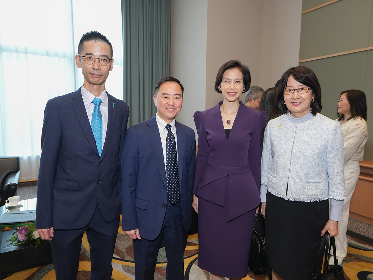 Ir Tony Wong, Government Chief Information Officer (2nd left), Mrs Ayesha Macpherson Lau, Chairman, MPFA (2nd right), Ms Ada Chung, Privacy Commissioner for Personal Data (rightmost), Ir Alex Chan, General Manager, Digital Transformation Division, Hong Kong Productivity Council (leftmost) in a group photo at the “MPF Symposium 2023”.