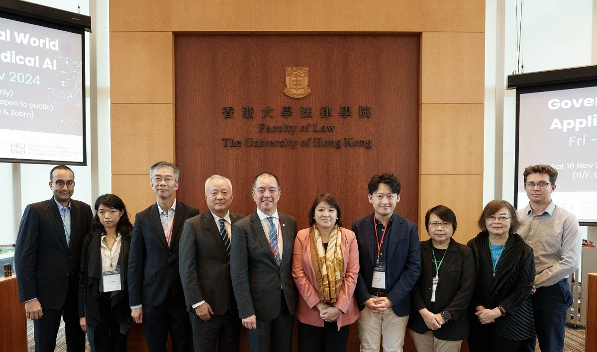 Mr Donald Mak, Deputy Commissioner (Data Governance) (3rd left), in group photo with other guests at HKU CMEL conference.